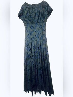 DIXIE Women's Embroidered Midi Dress NWT Small